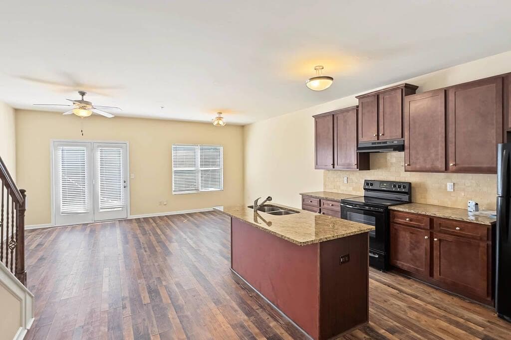 3 bedroom, 3 bathroom, 1,454 sq ft townhouse for rent at 1800 Old Dogwood, Jonesboro, GA 30238 for $1,750 a month — photo 3