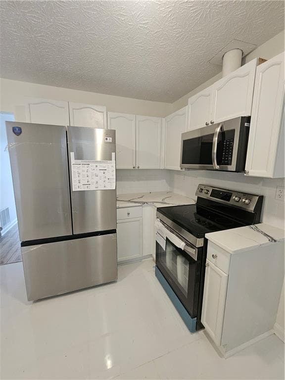 3 bedroom, 2 bathroom, 1,713 sq ft single family residence for sale at 6060 Old Wellborn Trace, Lithonia, GA 30058 — photo 6
