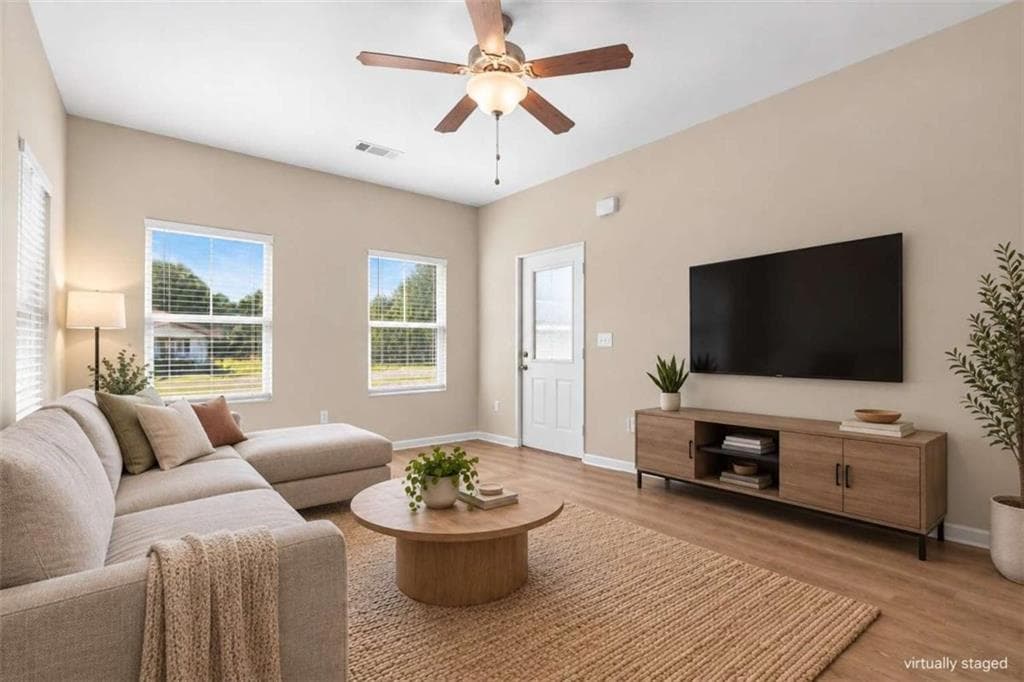 3 bedroom, 2 bathroom, 1,054 sq ft single family residence for sale at 123 Chalfont Circle, Carrollton, GA 30117 — photo 3