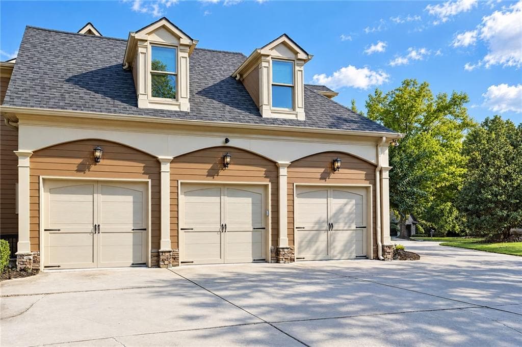 7 bedroom, 8 bathroom, 8,999 sq ft single family residence for rent at 6225 Random Winds Bluff, Gainesville, GA 30506 for $11,000 a month — photo 4