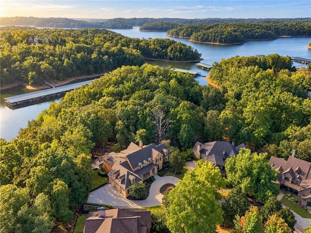 7 bedroom, 8 bathroom, 8,999 sq ft single family residence for rent at 6225 Random Winds Bluff, Gainesville, GA 30506 for $11,000 a month — photo 6