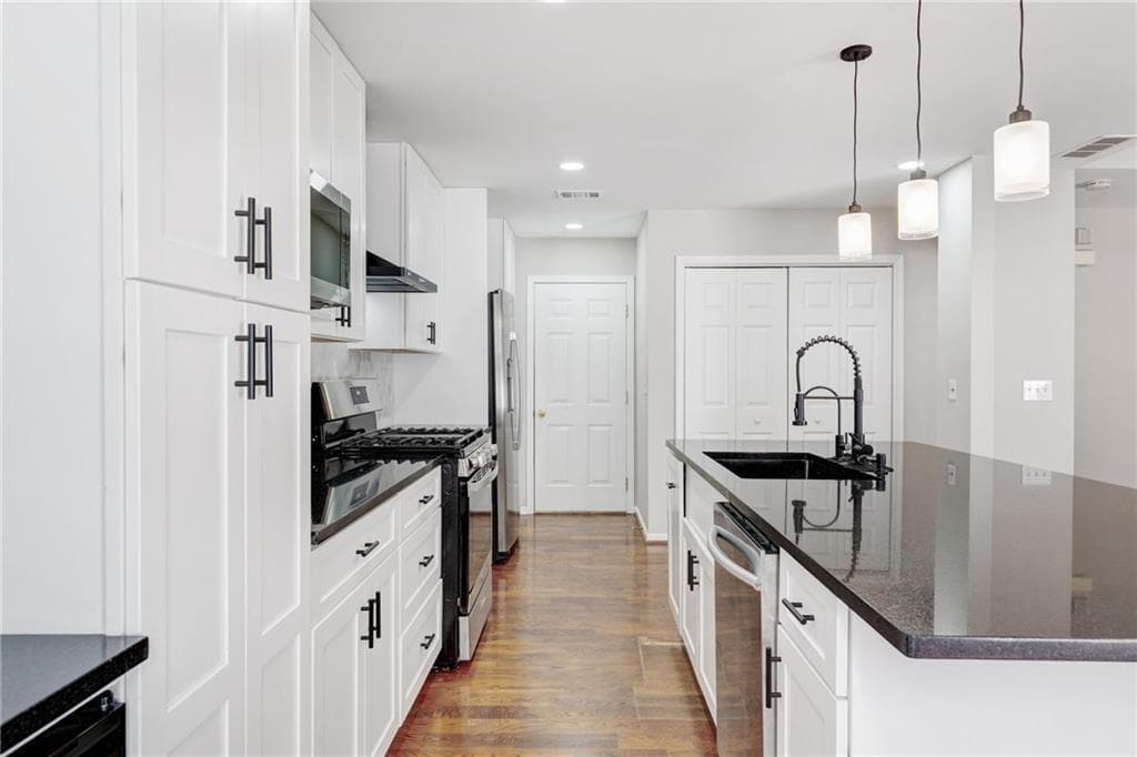 3 bedroom, 3 bathroom, 1,486 sq ft single family residence for rent at 3226 Liberty Commons Drive, Kennesaw, GA 30144 for $2,500 a month — photo 6