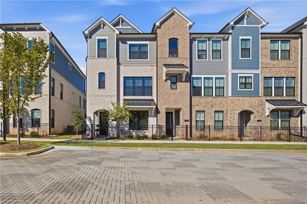 4 bedroom, 4 bathroom, 2,414 sq ft townhouse for sale at 285 Walker Avenue, Alpharetta, GA 30076 — photo 1 of 31