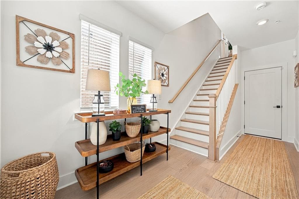 4 bedroom, 4 bathroom, 2,414 sq ft townhouse for sale at 285 Walker Avenue, Alpharetta, GA 30076 — photo 2