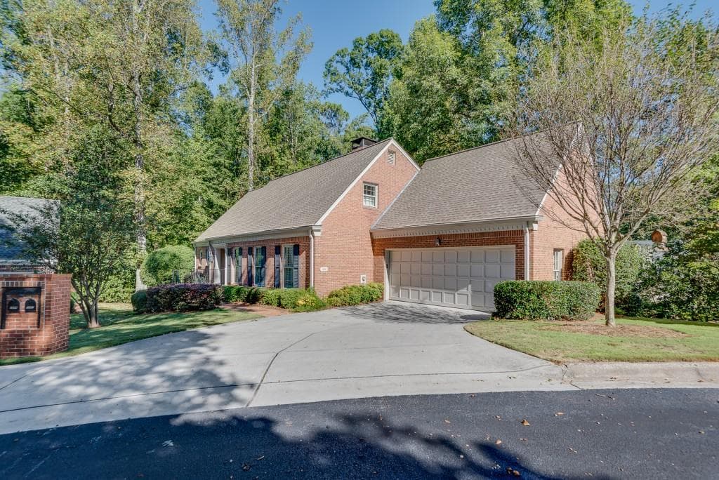 3 bedroom, 4 bathroom, 3,099 sq ft single family residence for sale at 1882 Bedfordshire Court, Decatur, GA 30033 — photo 2