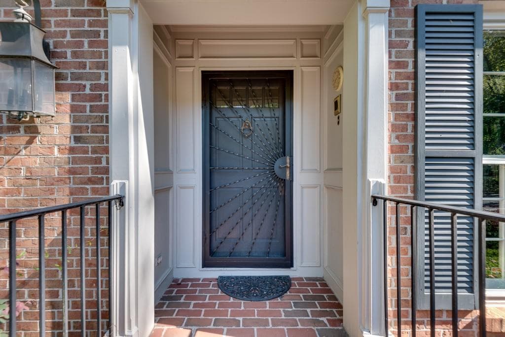 3 bedroom, 4 bathroom, 3,099 sq ft single family residence for sale at 1882 Bedfordshire Court, Decatur, GA 30033 — photo 3