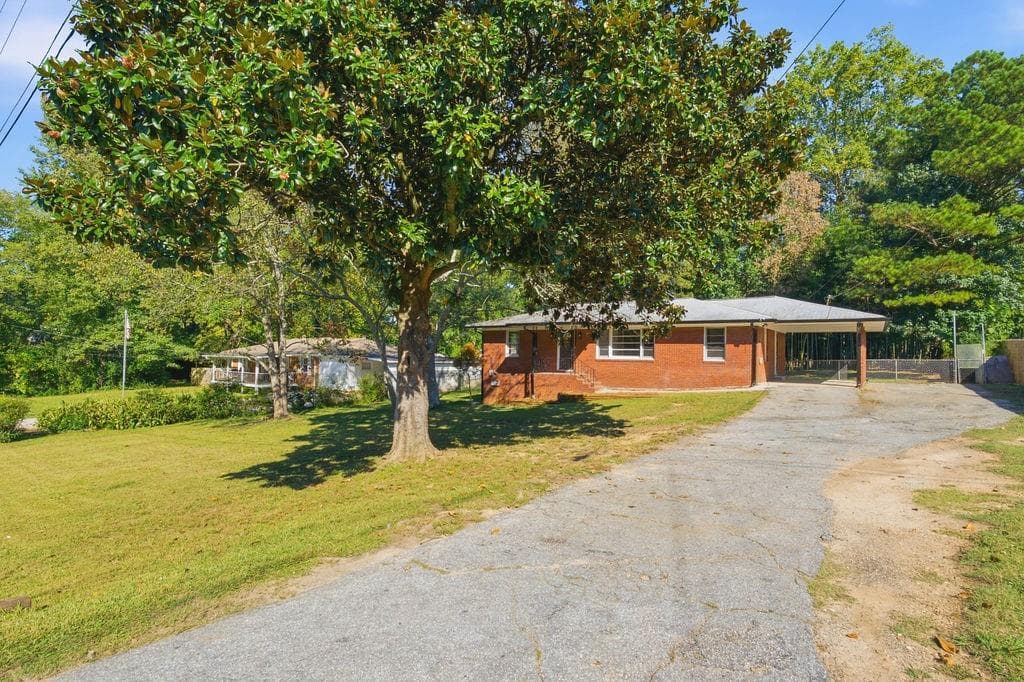 3 bedroom, 2 bathroom, 1,175 sq ft single family residence for sale at 5503 Mollie Lane, Mableton, GA 30126 — photo 2