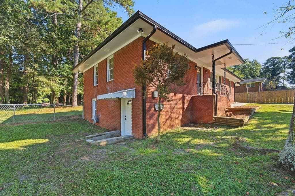 3 bedroom, 2 bathroom, 1,175 sq ft single family residence for sale at 5503 Mollie Lane, Mableton, GA 30126 — photo 3