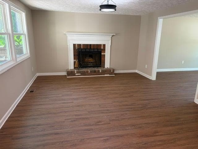 4 bedroom, 4 bathroom, 2,720 sq ft single family residence for sale at 1455 Parkmont Drive, Roswell, GA 30076 — photo 2