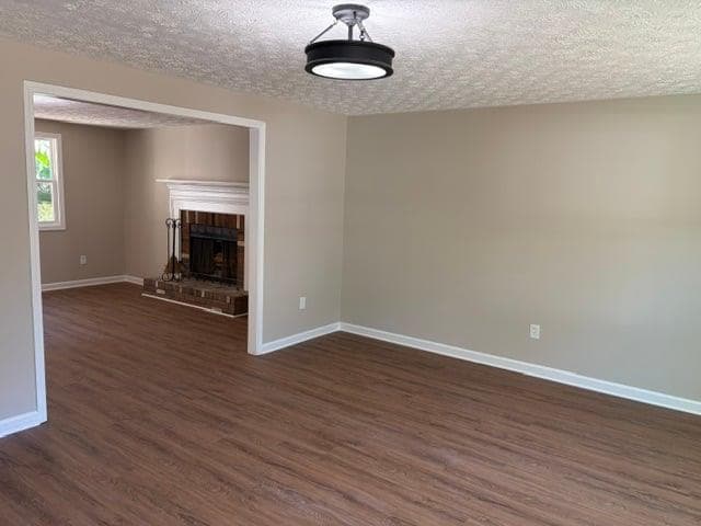 4 bedroom, 4 bathroom, 2,720 sq ft single family residence for sale at 1455 Parkmont Drive, Roswell, GA 30076 — photo 3