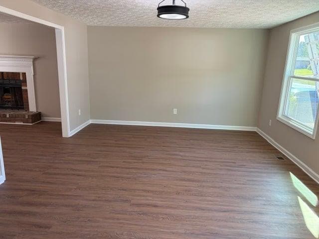 4 bedroom, 4 bathroom, 2,720 sq ft single family residence for sale at 1455 Parkmont Drive, Roswell, GA 30076 — photo 4