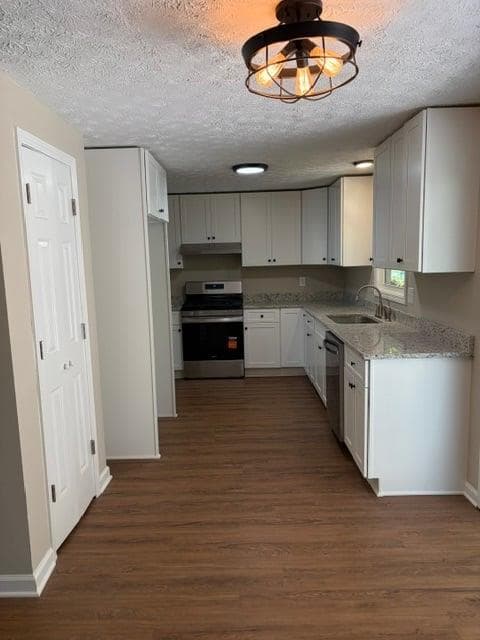 4 bedroom, 4 bathroom, 2,720 sq ft single family residence for sale at 1455 Parkmont Drive, Roswell, GA 30076 — photo 8