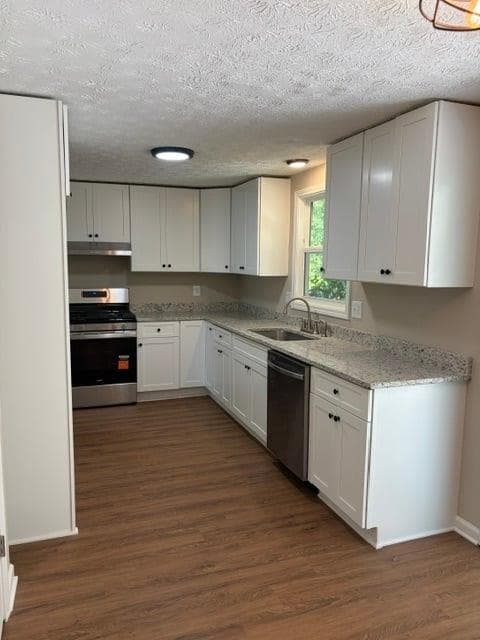 4 bedroom, 4 bathroom, 2,720 sq ft single family residence for sale at 1455 Parkmont Drive, Roswell, GA 30076 — photo 9