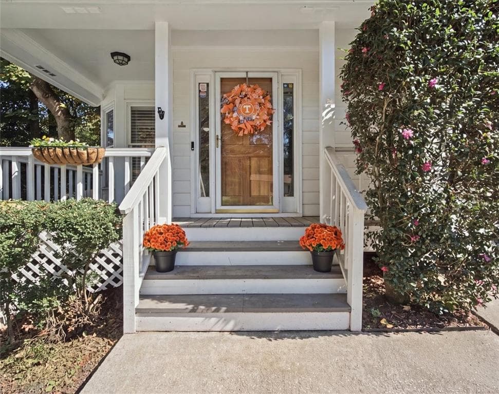 3 bedroom, 3 bathroom, 1,782 sq ft single family residence for sale at 1399 Wenlock Edge Cove, Stone Mountain, GA 30083 — photo 3
