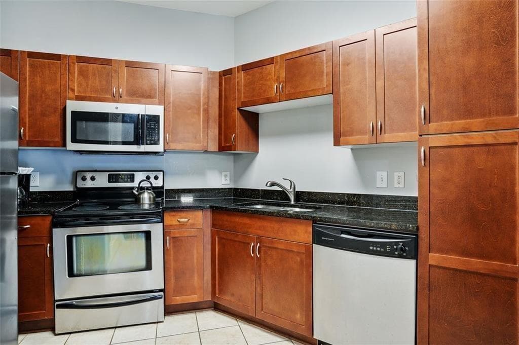2 bedroom, 2 bathroom, 991 sq ft condominium for sale at 870 MAYSON TURNER Road 1127, Atlanta, GA 30314 — photo 8