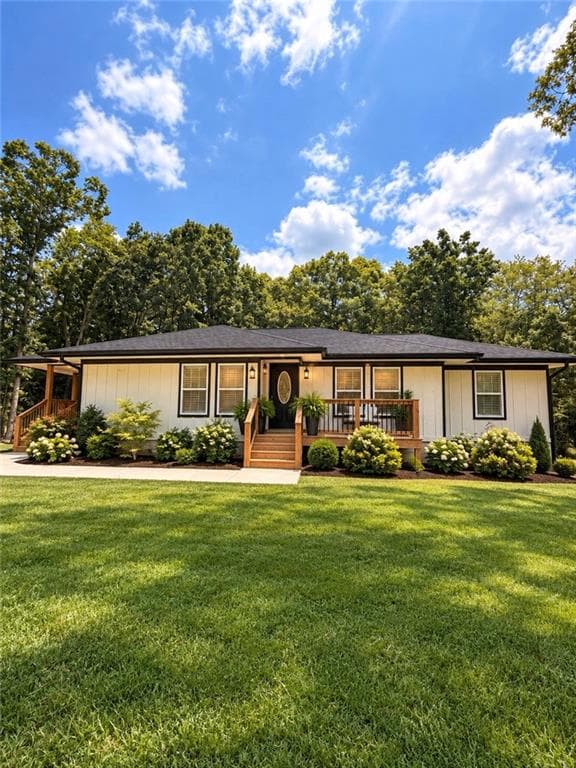 3 bedroom, 2 bathroom, 1,726 sq ft single family residence for sale at 4092 Leach Road, Gainesville, GA 30506 — photo 1 of 14