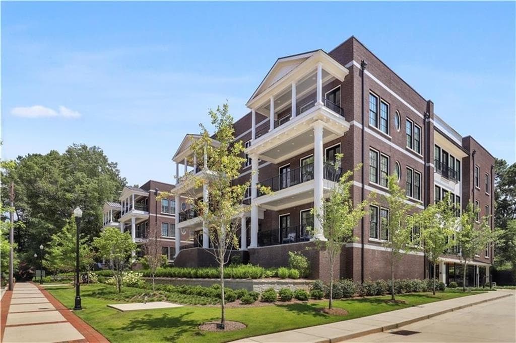 3 bedroom, 3 bathroom, 2,650 sq ft condominium for sale at 81 Thompson Street 101, Alpharetta, GA 30009 — photo 2
