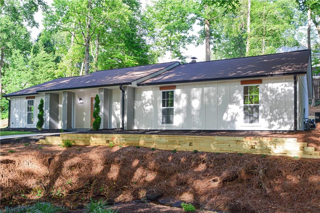 3 bedroom, 2 bathroom, 2,387 sq ft single family residence for sale at 776 Fairfield Drive, Marietta, GA 30068 — photo 6
