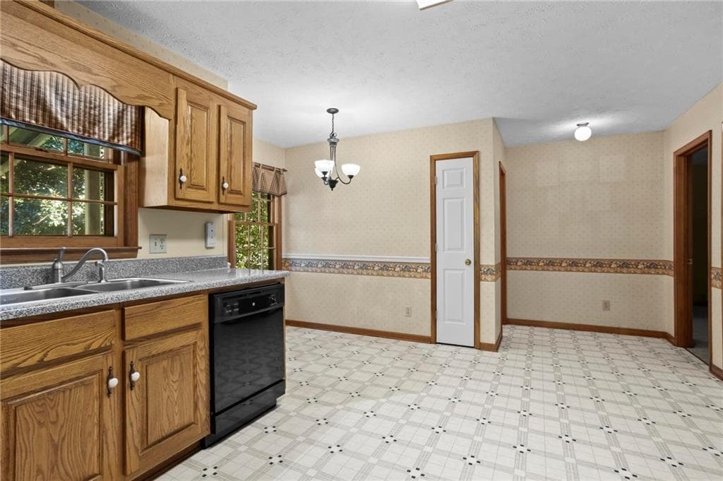 3 bedroom, 2 bathroom, 1,704 sq ft single family residence for sale at 3727 Bowline Circle, Acworth, GA 30102 — photo 9