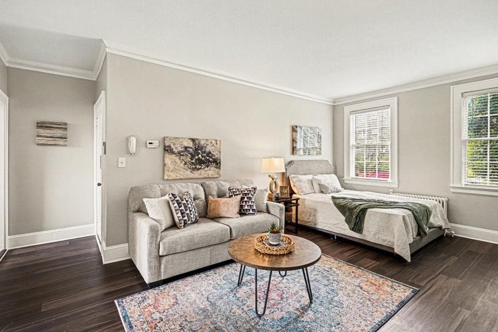 1 bedroom, 1 bathroom, 602 sq ft condominium for rent at 21 Peachtree Memorial Drive 8A, Atlanta, GA 30309 for $1,250 a month — photo 2