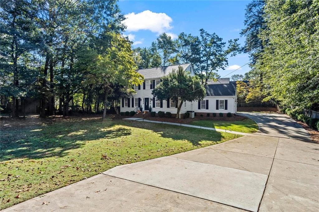 3 bedroom, 3 bathroom, 2,712 sq ft single family residence for sale at 1961 Mount Vernon Road, Dunwoody, GA 30338 — photo 3
