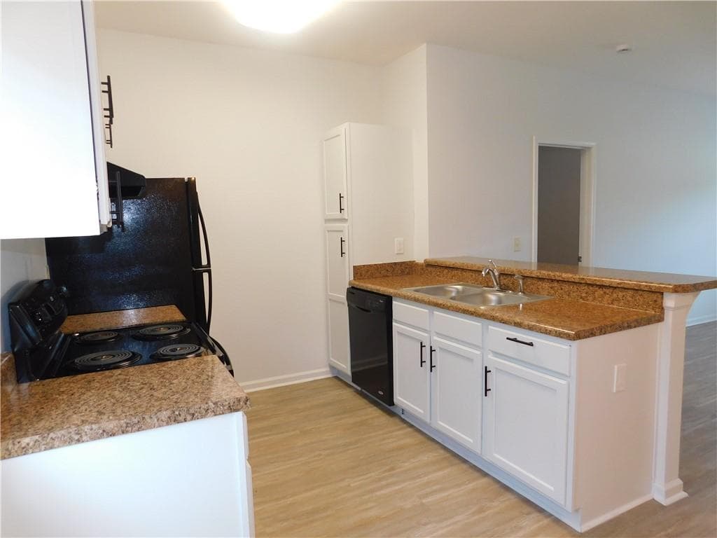 2 bedroom, 2 bathroom duplex for rent at 27 A Lora Lane, Dawsonville, GA 30534 for $1,430 a month — photo 4
