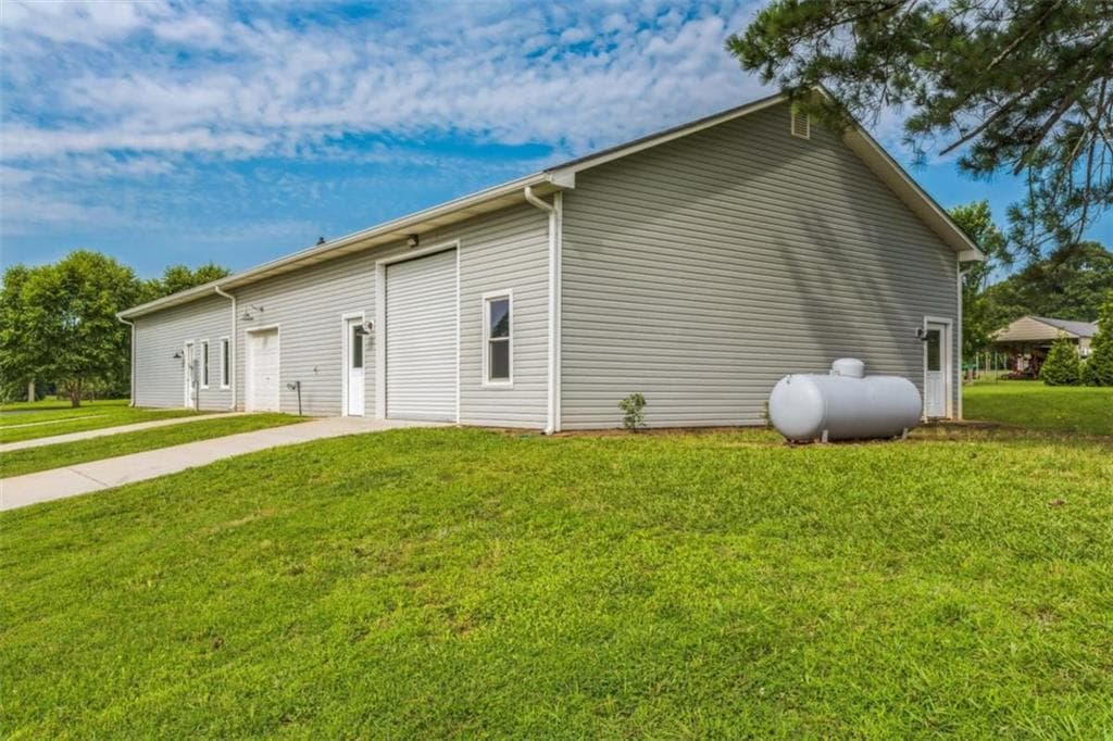 5 bedroom, 3 bathroom, 3,697 sq ft single family residence for sale at 500 Coleman Mill Road, Carrollton, GA 30116 — photo 8
