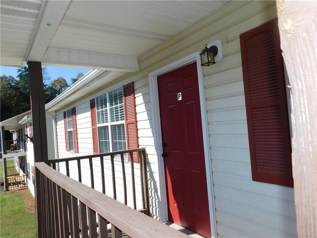 2 bedroom, 1 bathroom, 864 sq ft apartment for rent at 31 P Rock Garden Place, Dahlonega, GA 30533 for $1,130 a month — photo 2