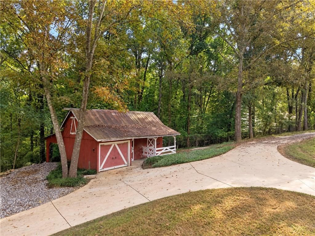 5 bedroom, 4 bathroom, 4,542 sq ft single family residence for sale at 13488 Holly Road, Roswell, GA 30075 — photo 8