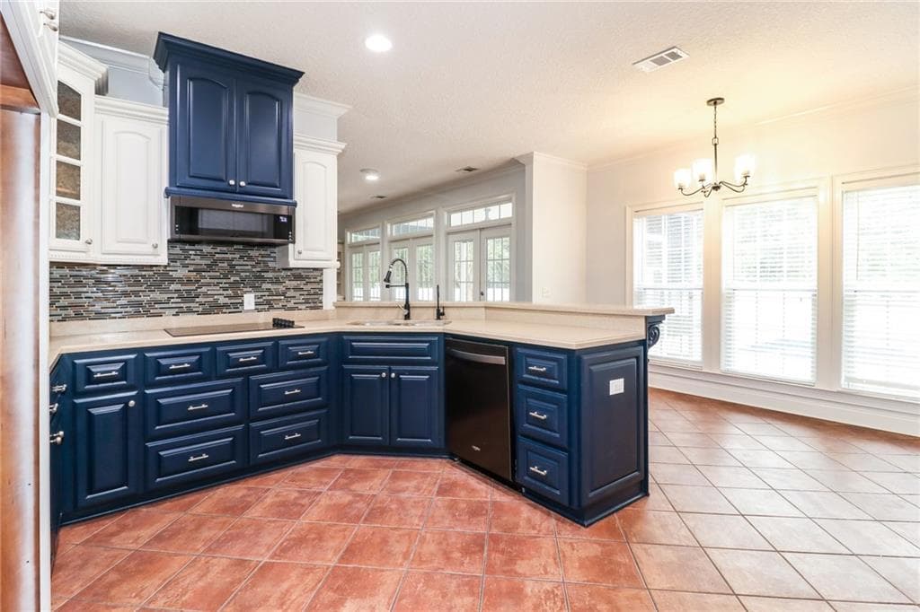 4 bedroom, 4 bathroom, 3,392 sq ft single family residence for sale at 746 Catherine Street, Jesup, GA 31546 — photo 6