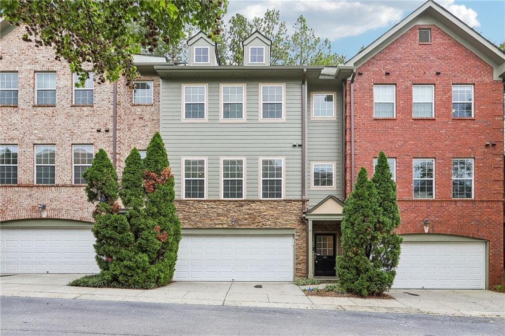 2 bedroom, 2 bathroom, 1,999 sq ft townhouse for sale at 1439 Ashford Creek Circle, Brookhaven, GA 30319