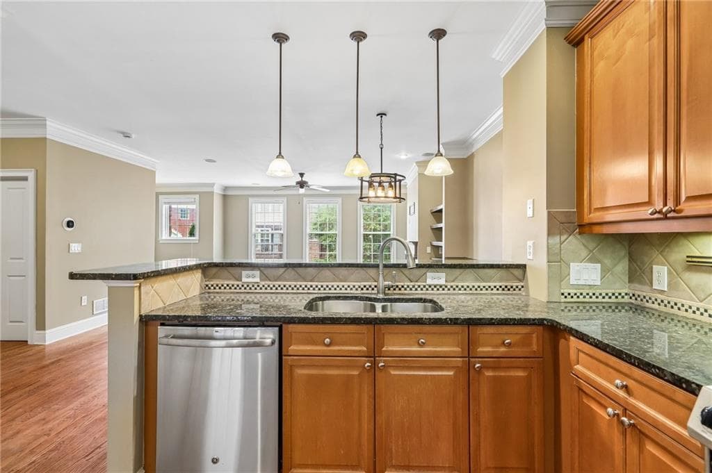 2 bedroom, 2 bathroom, 1,999 sq ft townhouse for sale at 1439 Ashford Creek Circle, Brookhaven, GA 30319 — photo 8