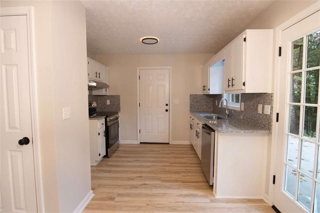 3 bedroom, 2 bathroom, 1,062 sq ft single family residence under contract at 2460 Ashwood Way, Gainesville, GA 30507 — photo 6