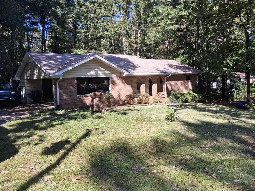 3 bedroom, 2 bathroom, 1,588 sq ft single family residence under contract at 6271 Valhalla Drive, Douglasville, GA 30135