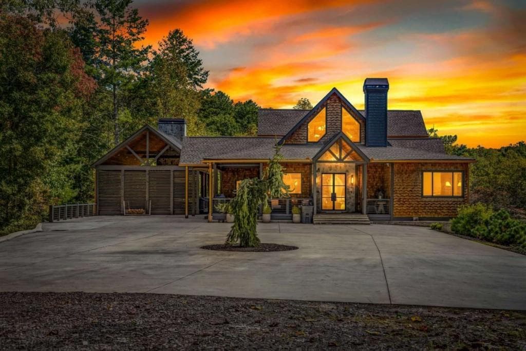 4 bedroom, 5 bathroom, 4,300 sq ft single family residence for sale at 509 Wisteria Lane, Morganton, GA 30560 — photo 2