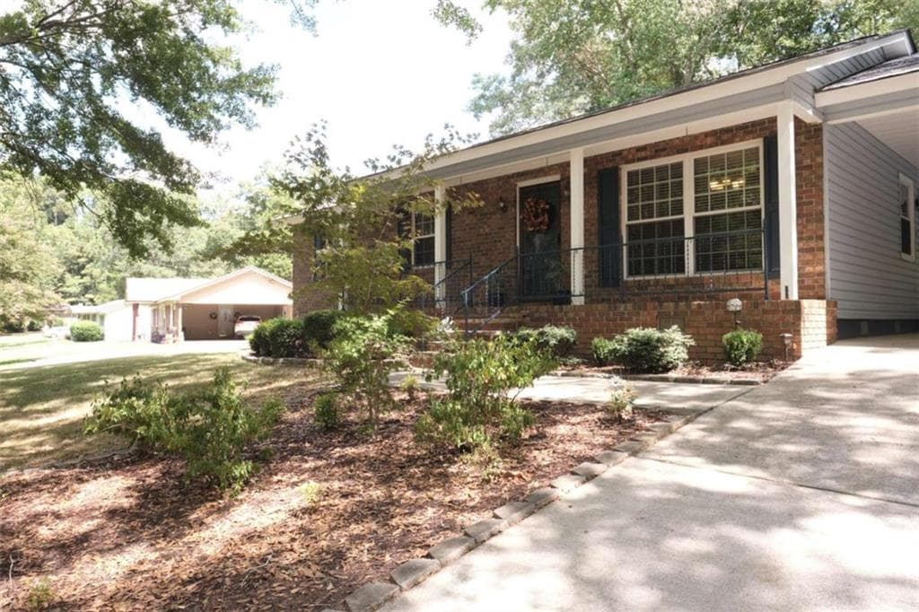 3 bedroom, 2 bathroom, 1,596 sq ft single family residence for sale at 345 SE Old Rockmart Road, Silver Creek, GA 30173