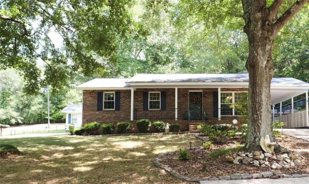 3 bedroom, 2 bathroom, 1,596 sq ft single family residence for sale at 345 SE Old Rockmart Road, Silver Creek, GA 30173 — photo 2