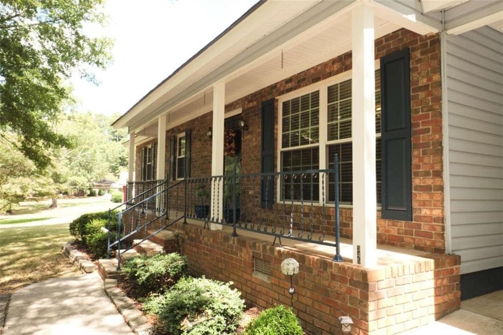 3 bedroom, 2 bathroom, 1,596 sq ft single family residence for sale at 345 SE Old Rockmart Road, Silver Creek, GA 30173 — photo 3