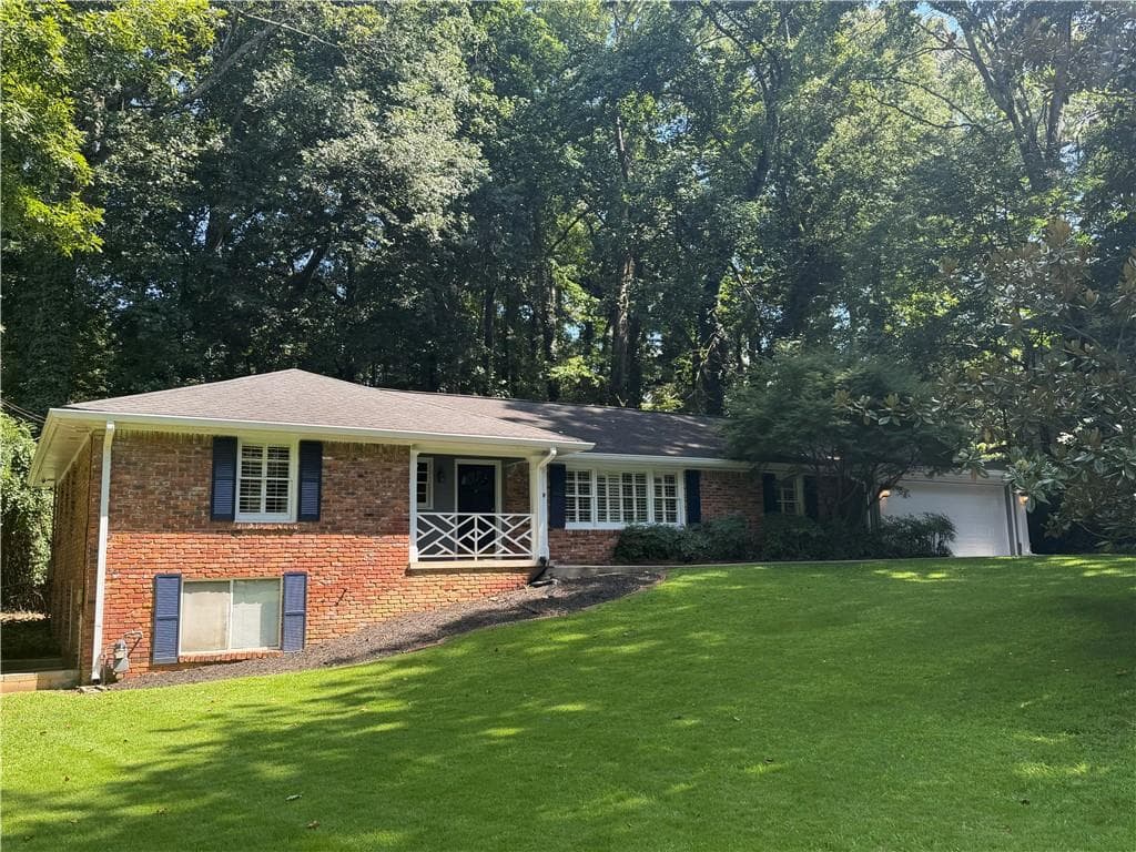 3 bedroom, 2 bathroom, 1,885 sq ft single family residence for sale at 6651 Castleton Drive, Sandy Springs, GA 30328 — photo 2