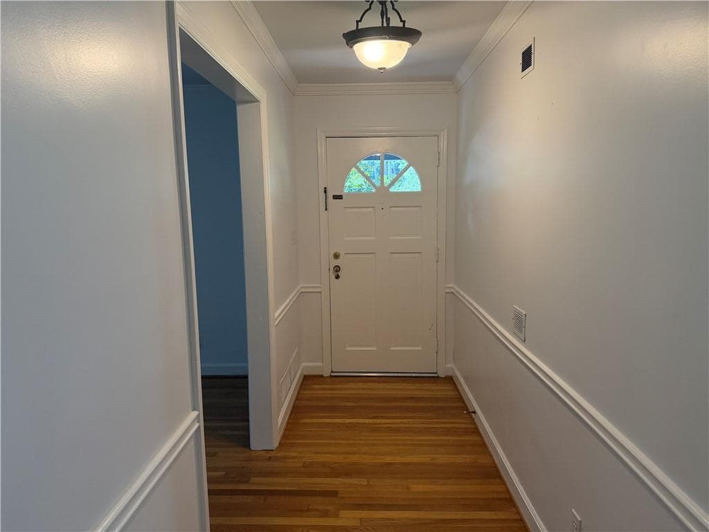 3 bedroom, 2 bathroom, 1,885 sq ft single family residence for sale at 6651 Castleton Drive, Sandy Springs, GA 30328 — photo 3