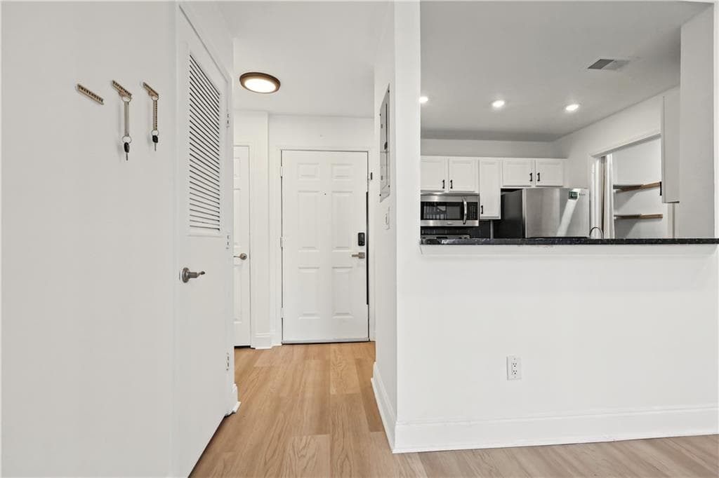 2 bedroom, 2 bathroom, 1,000 sq ft condominium for sale at 1075 NE Peachtree Walk A517, Atlanta, GA 30309 — photo 5
