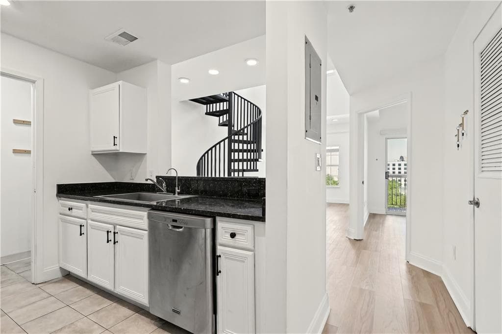 2 bedroom, 2 bathroom, 1,000 sq ft condominium for sale at 1075 NE Peachtree Walk A517, Atlanta, GA 30309 — photo 7