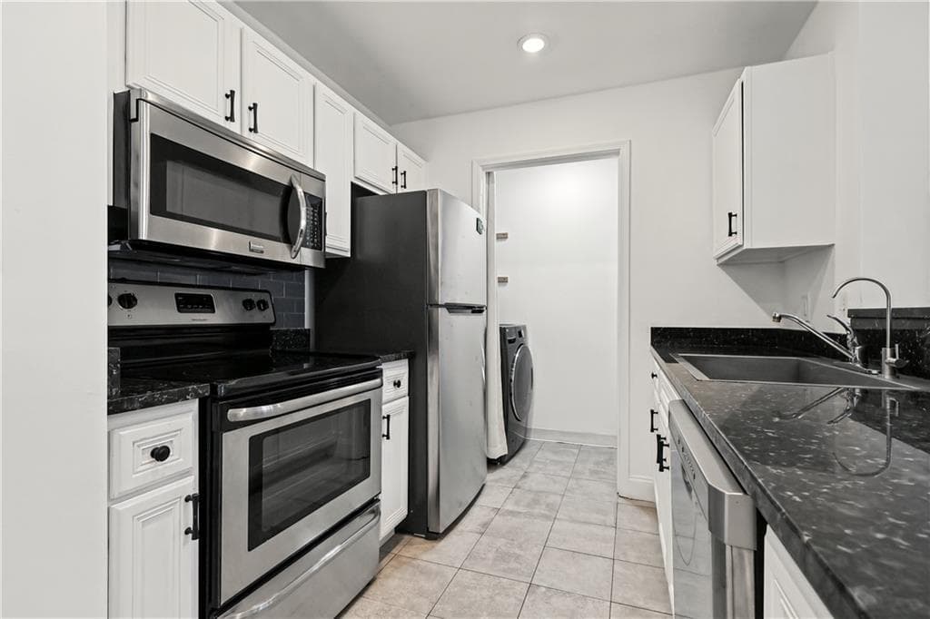 2 bedroom, 2 bathroom, 1,000 sq ft condominium for sale at 1075 NE Peachtree Walk A517, Atlanta, GA 30309 — photo 6