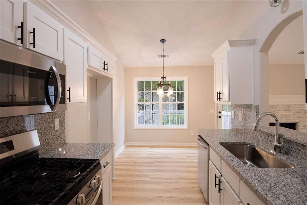 4 bedroom, 3 bathroom, 2,055 sq ft single family residence for sale at 111 Pinkston Court, Winder, GA 30680 — photo 7