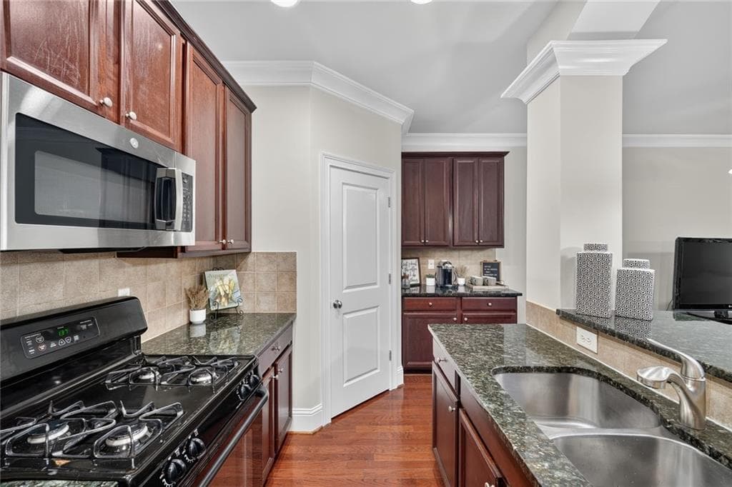 3 bedroom, 3 bathroom, 1,996 sq ft townhouse for sale at 3228 Claudia Place, Peachtree Corners, GA 30092 — photo 4