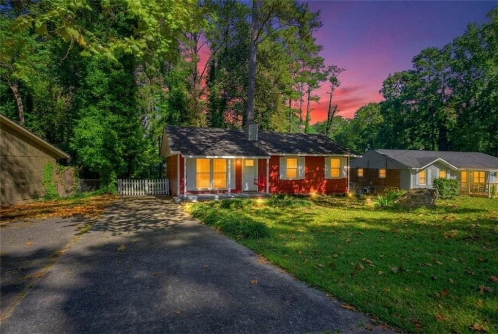3 bedroom, 2 bathroom, 912 sq ft single family residence for sale at 650 Robert E Lee Parkway, Jonesboro, GA 30238 — photo 2