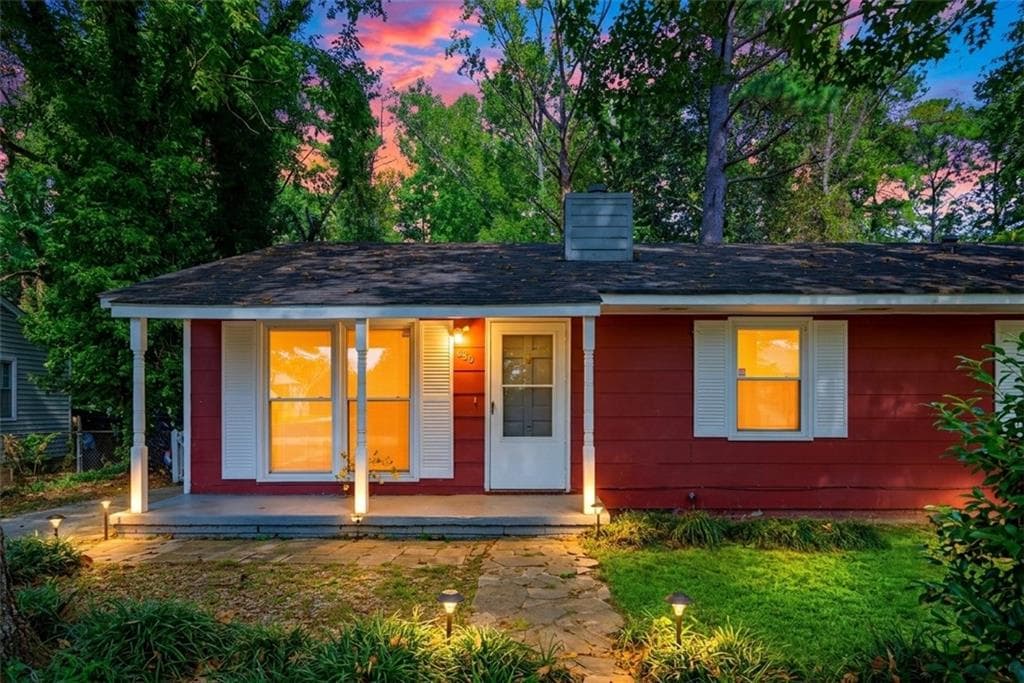 3 bedroom, 2 bathroom, 912 sq ft single family residence for sale at 650 Robert E Lee Parkway, Jonesboro, GA 30238 — photo 3