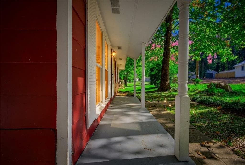 3 bedroom, 2 bathroom, 912 sq ft single family residence for sale at 650 Robert E Lee Parkway, Jonesboro, GA 30238 — photo 5