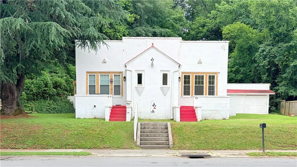2 bedroom, 1 bathroom, 1,921 sq ft duplex for rent at 403 E Elm Street, Rockmart, GA 30153 for $1,000 a month — photo 1 of 13