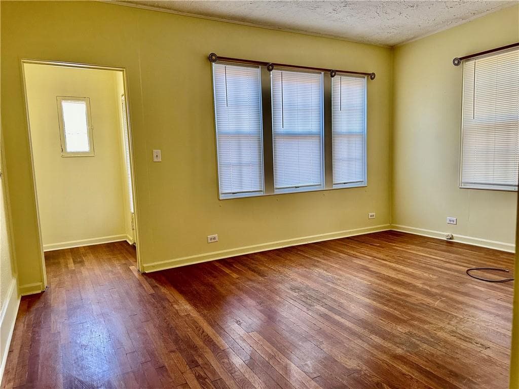 2 bedroom, 1 bathroom, 1,921 sq ft duplex for rent at 403 E Elm Street, Rockmart, GA 30153 for $1,000 a month — photo 2